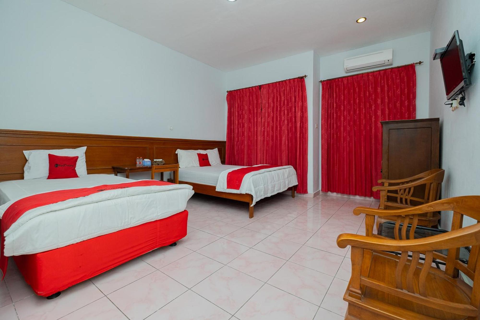 Reddoorz Near Bojonegoro Train Station Otel Dış mekan fotoğraf