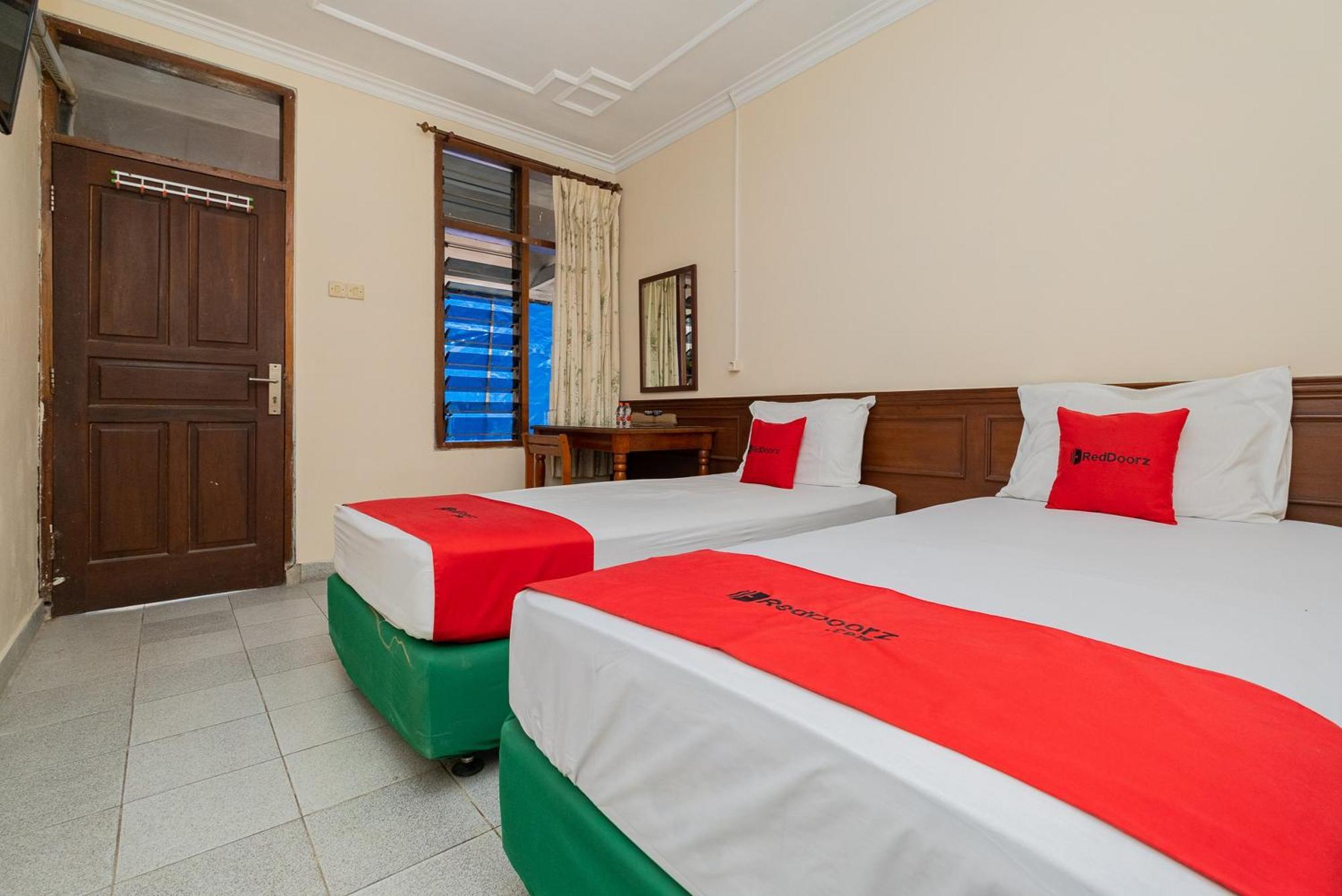 Reddoorz Near Bojonegoro Train Station Otel Dış mekan fotoğraf