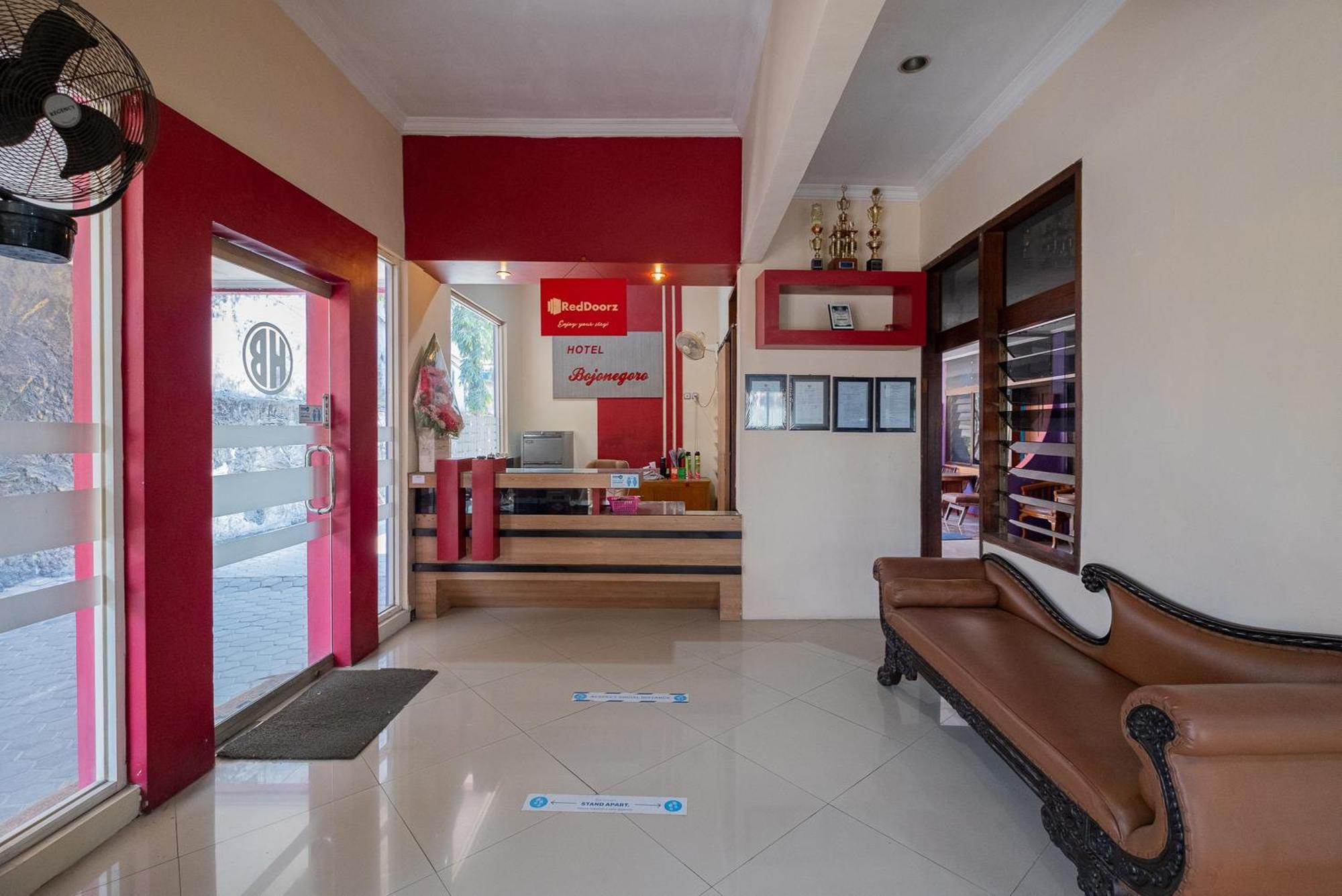 Reddoorz Near Bojonegoro Train Station Otel Dış mekan fotoğraf