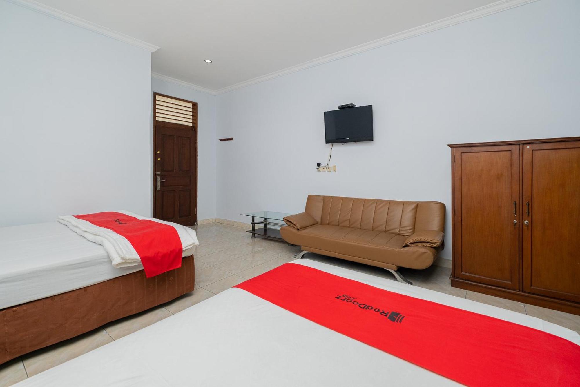 Reddoorz Near Bojonegoro Train Station Otel Dış mekan fotoğraf