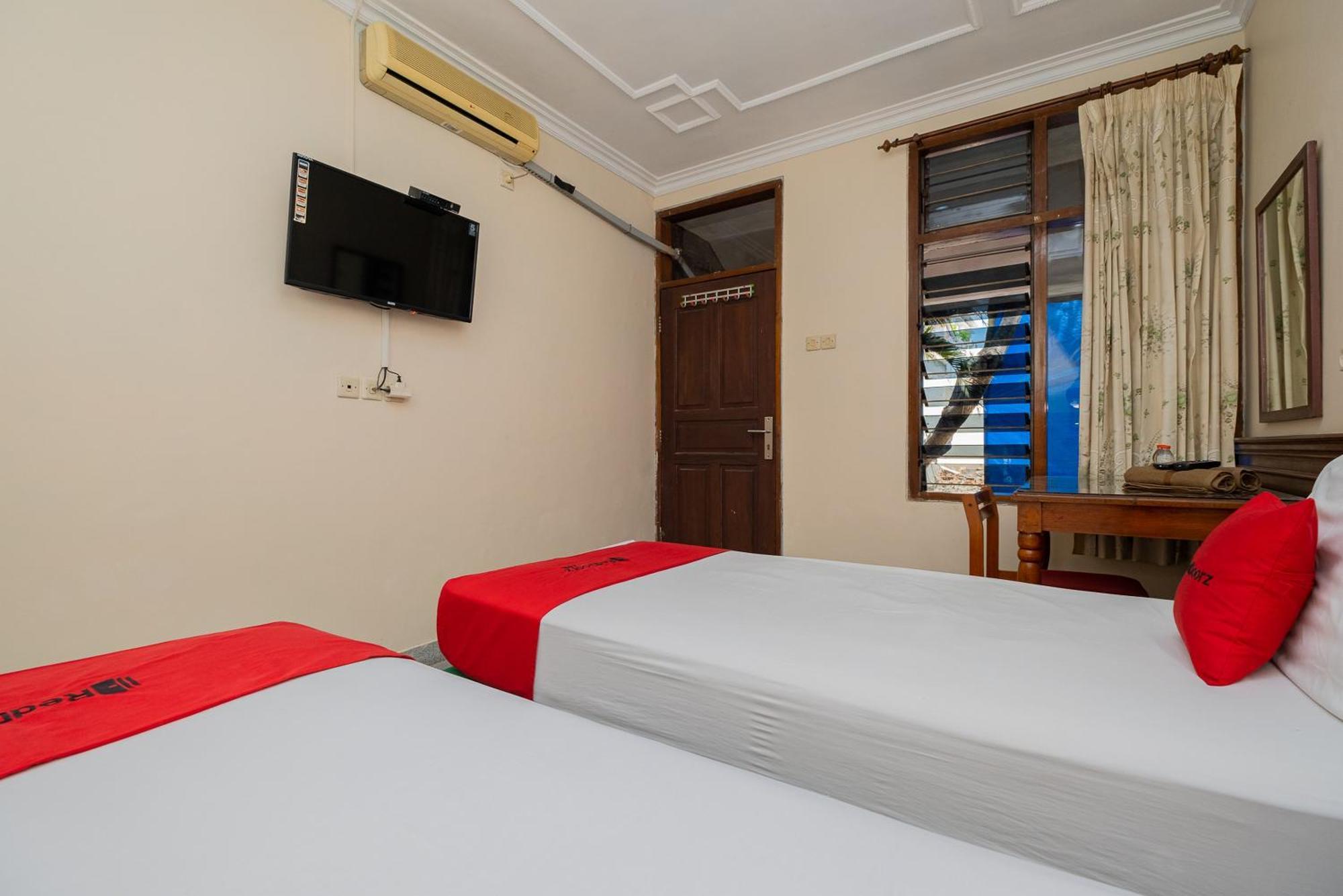 Reddoorz Near Bojonegoro Train Station Otel Dış mekan fotoğraf