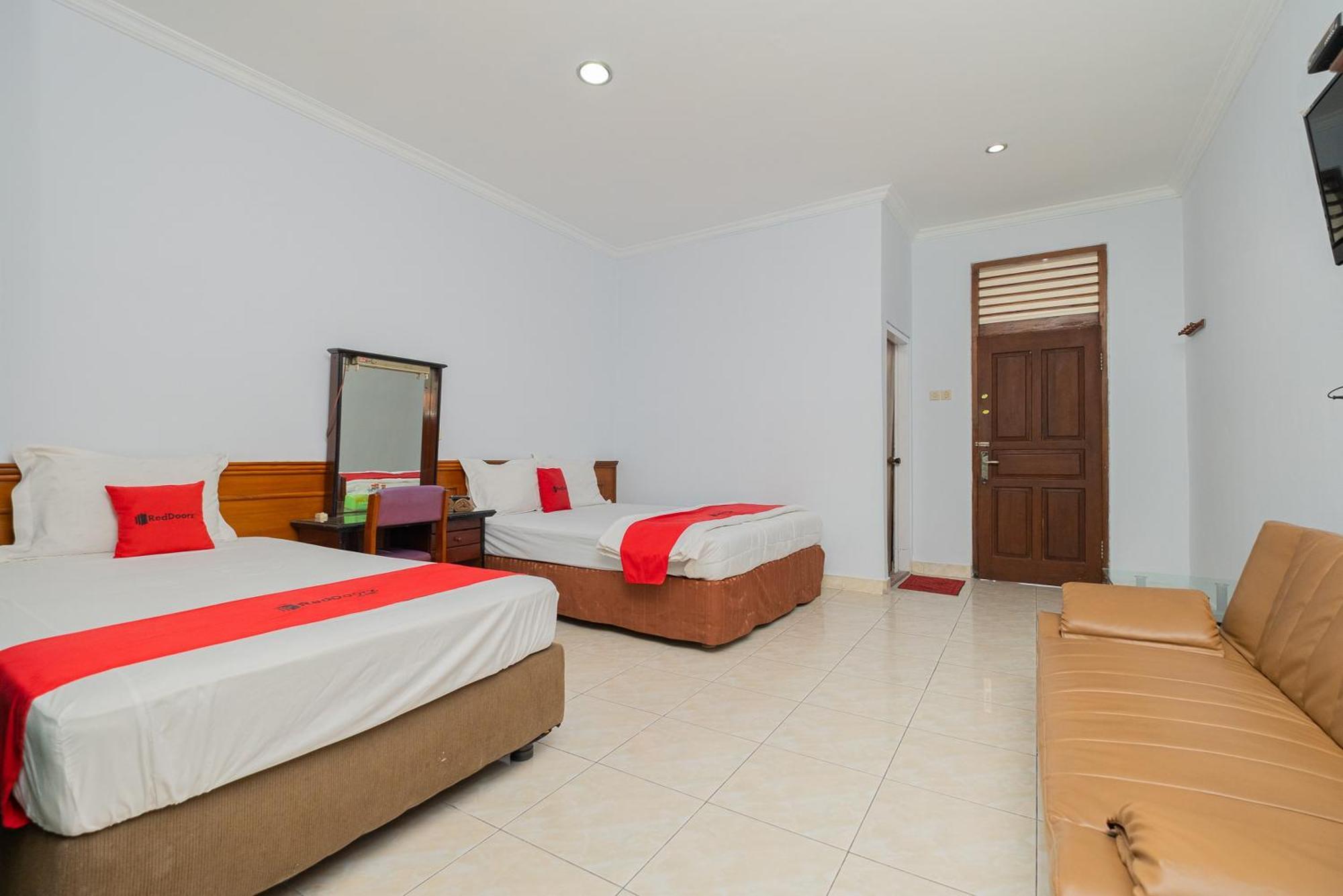 Reddoorz Near Bojonegoro Train Station Otel Dış mekan fotoğraf